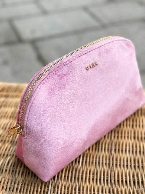 Dark Velvet Make Up Large Pale Pink