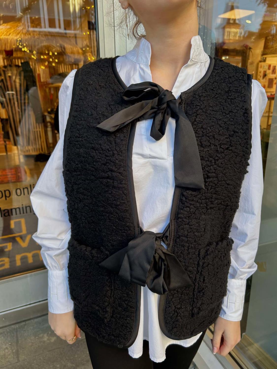 Marta Du Chateau Gudrun Vest Black