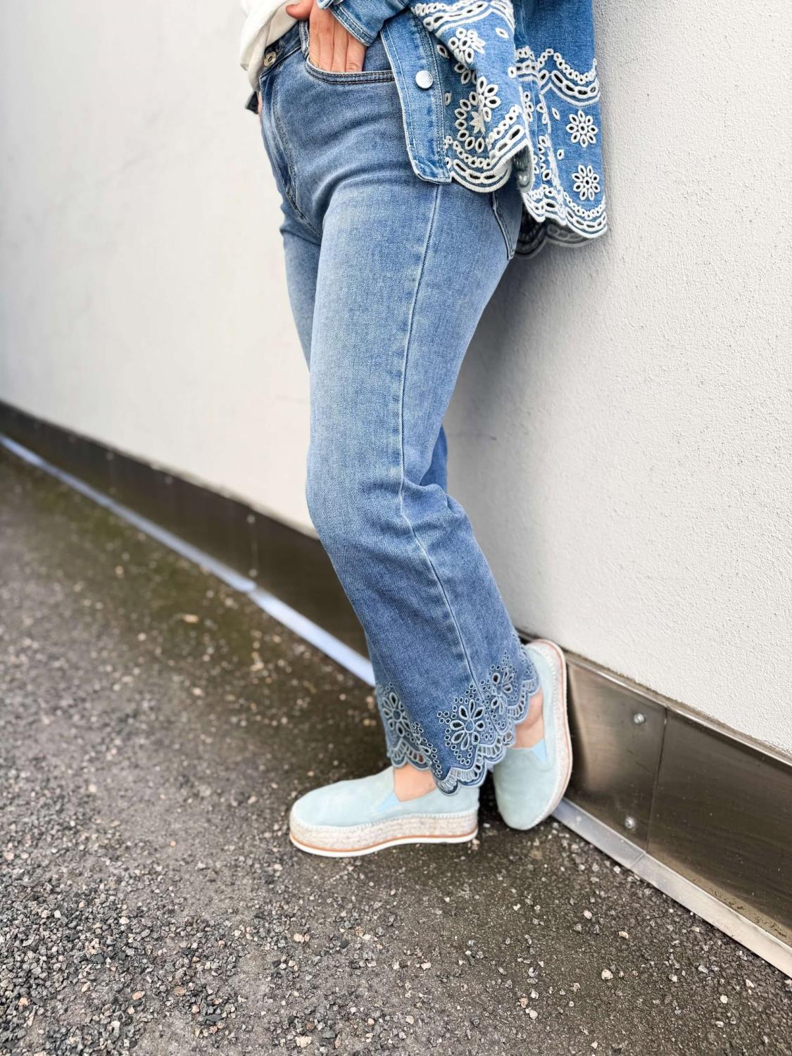 Qnuz Spenser Jeans With Embrodery