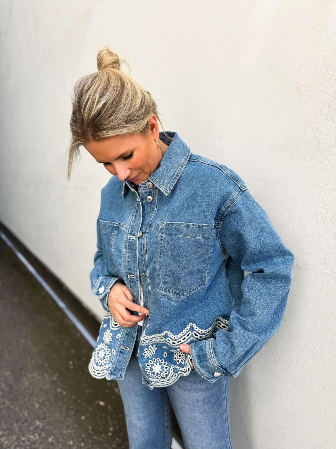 Qnuz Denim Jacket With Embrodery