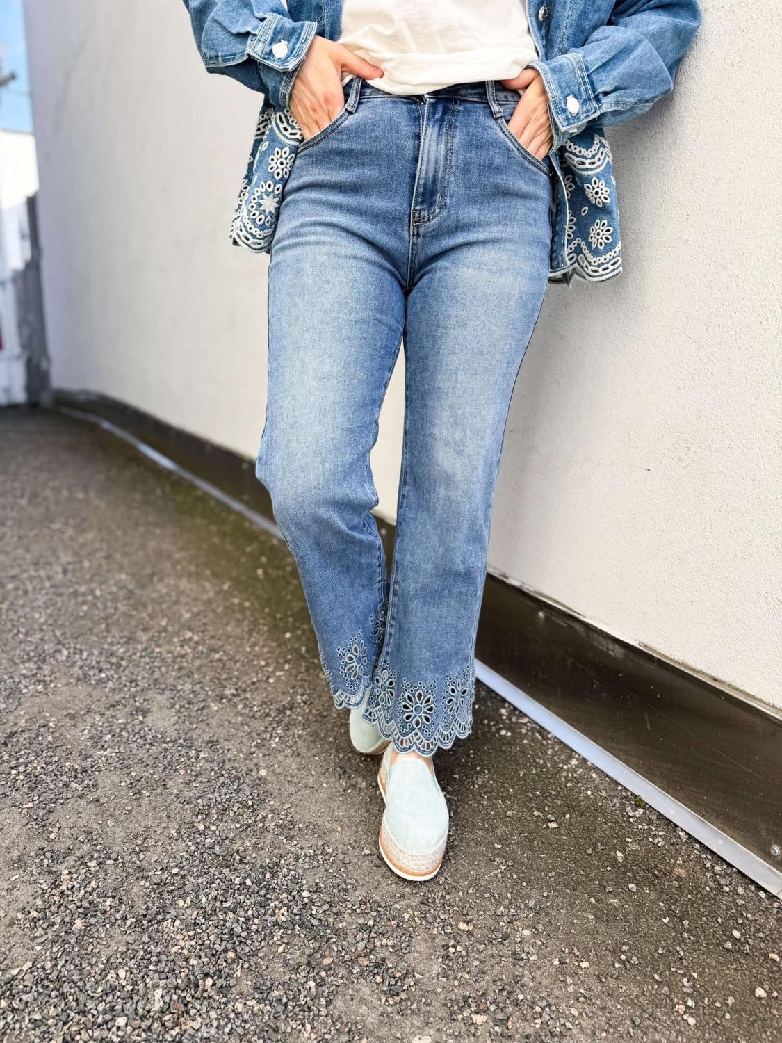 Qnuz Spenser Jeans With Embrodery