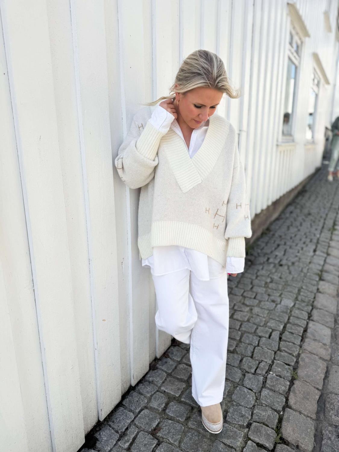 Hèst Fam V- Neck Sweater White