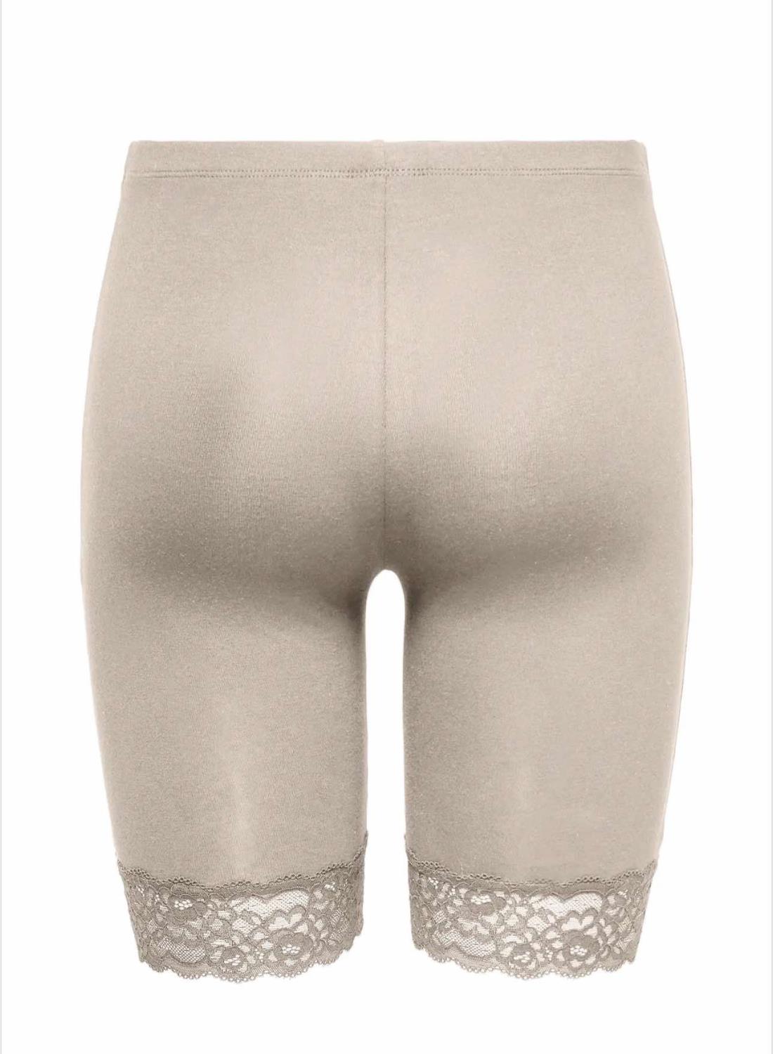 JDY Yava Lace Shorts