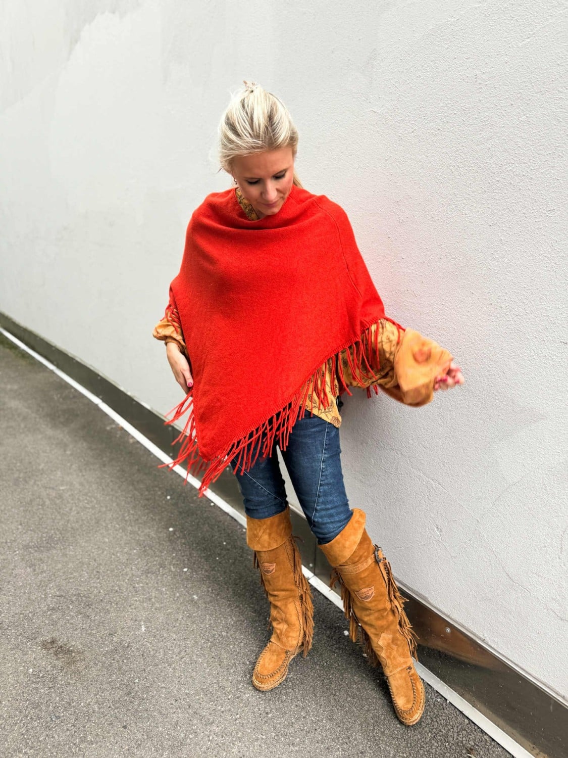 22214_iid_25993_iid_aid_22214_aid.jpg Sarah Poncho Orange