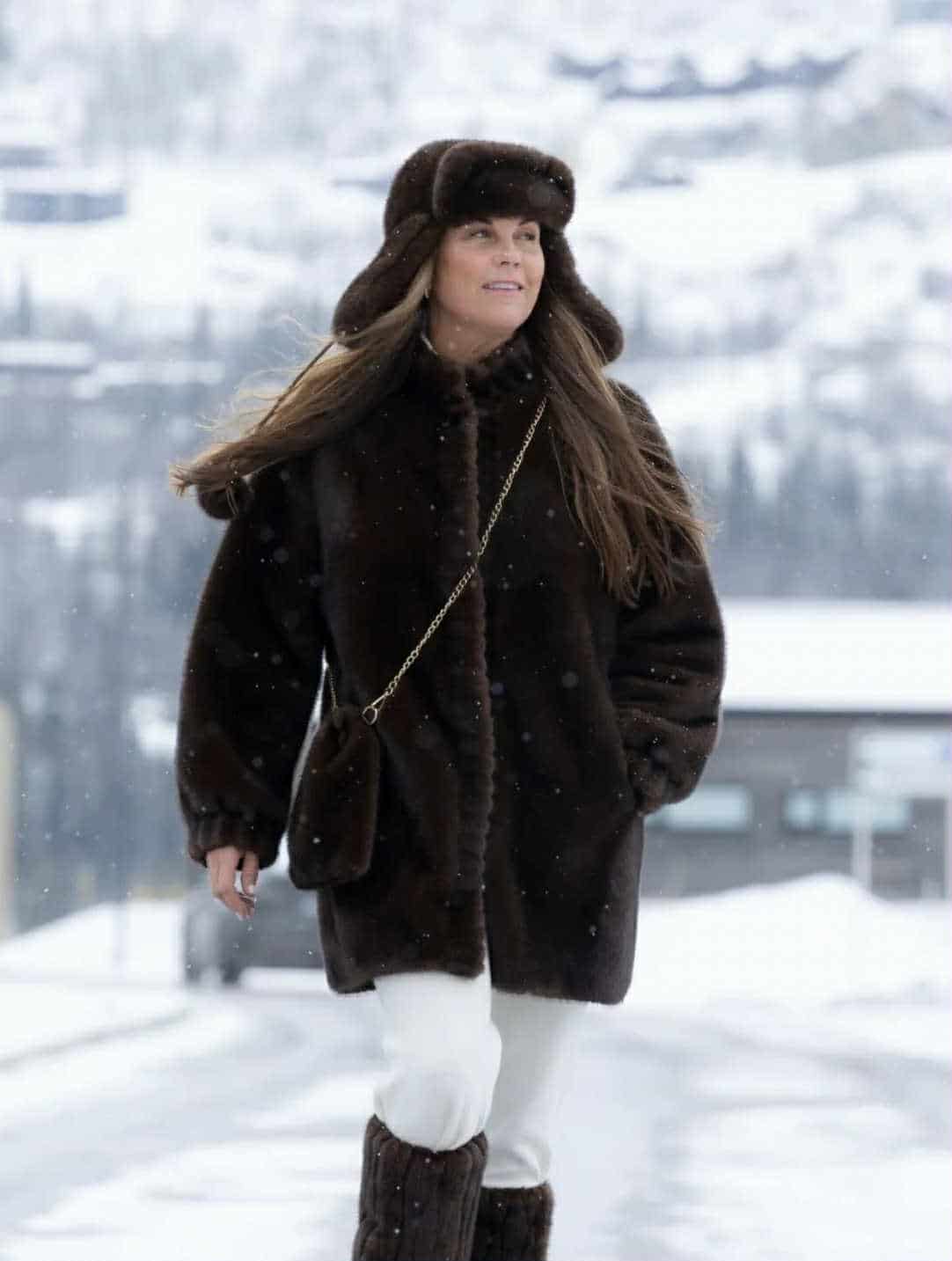 Noma Mythen Fuskepels Halvlang Kåpe Brun