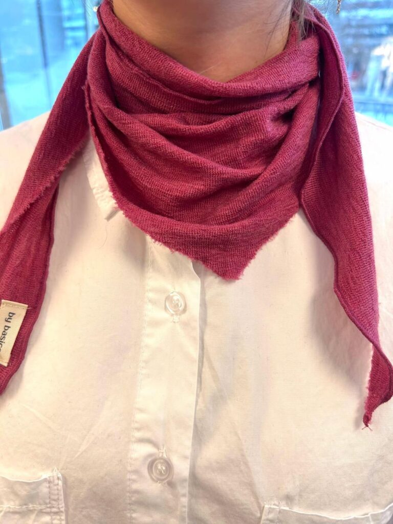 By Basic Triangle Small Camelia Melange