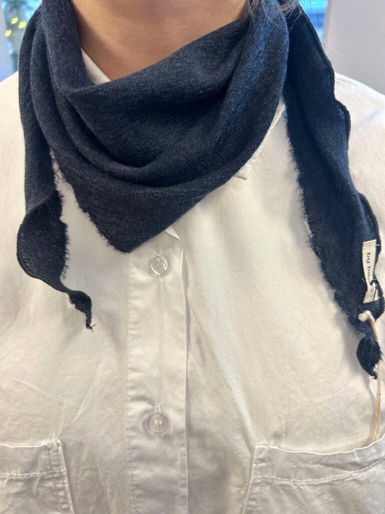 By Basics Triangle Small Midnight Blue Melange