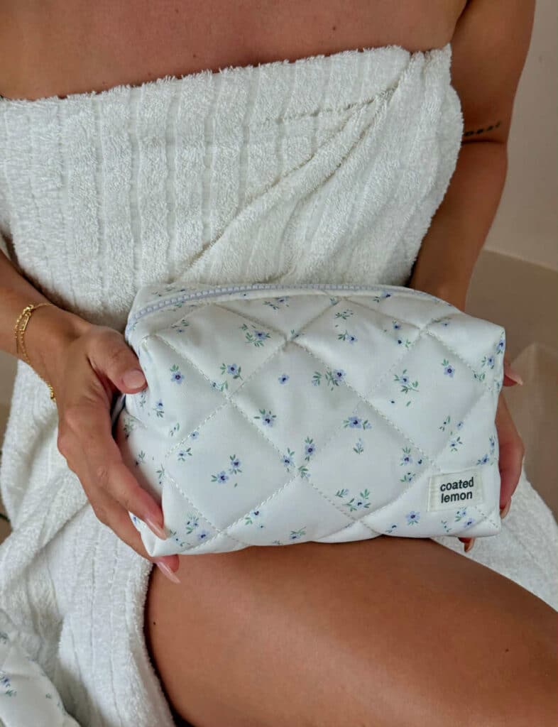 Coated Lemon Blå Blomst Toalettmappe Large