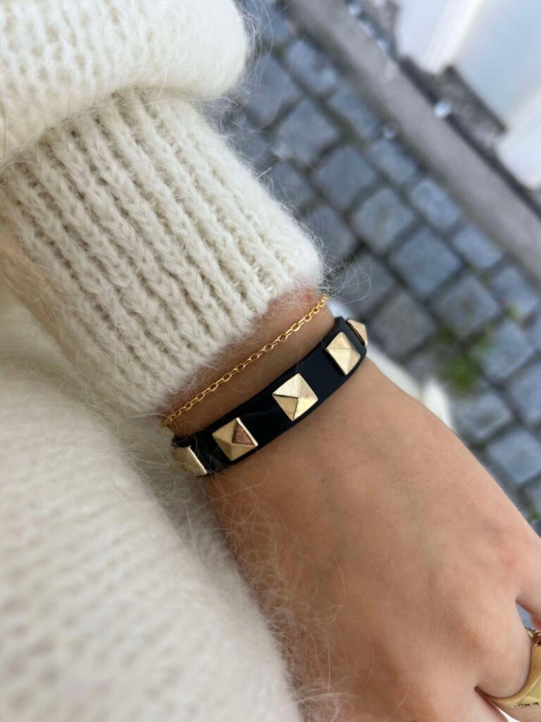 Dark Leather Studs Black