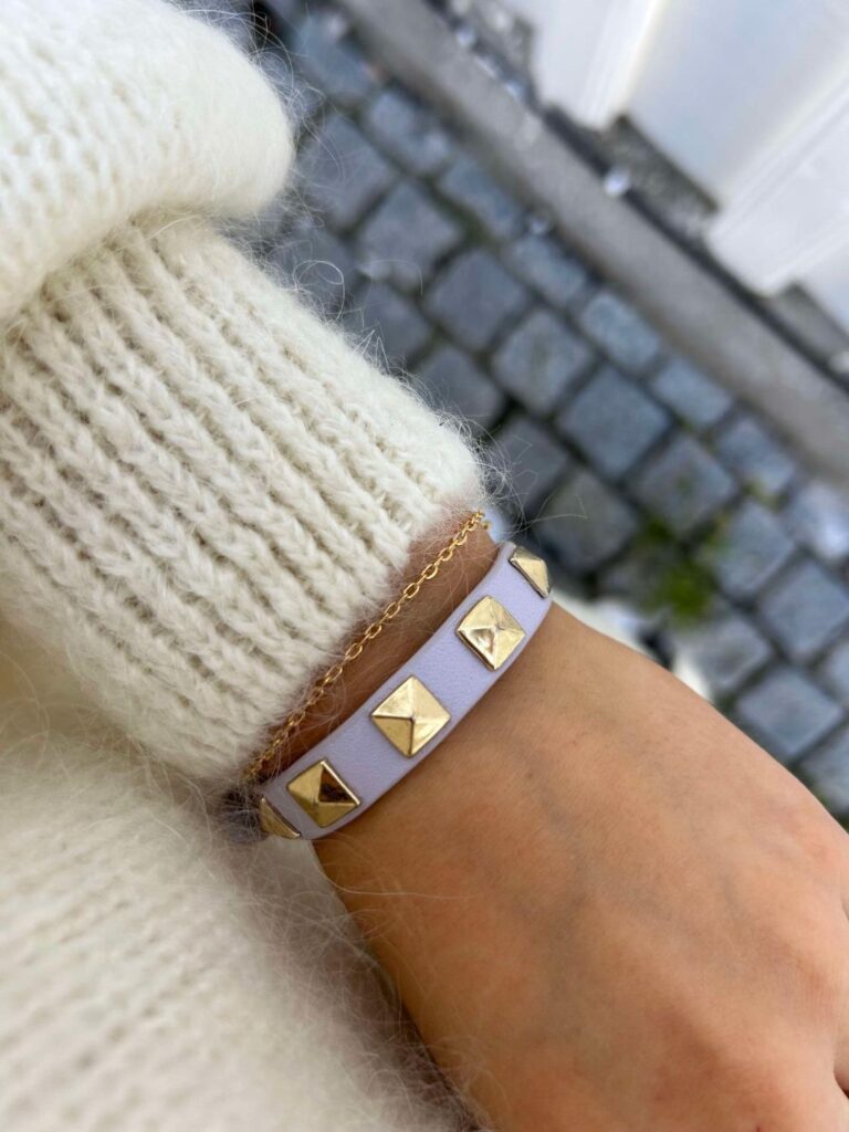 Dark Leather Studs Light Lavendel