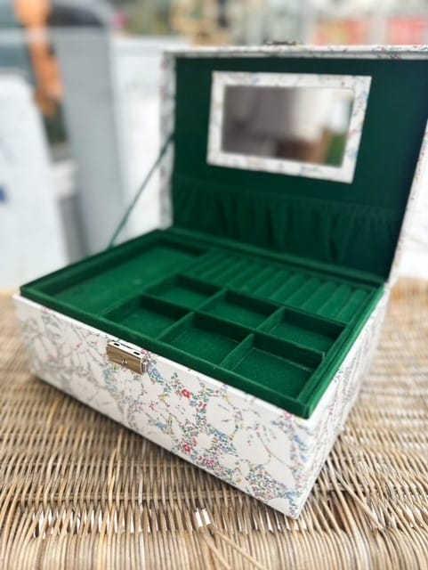 Emilia By Bon Dep Jewelry Box Square Bellas Silouette