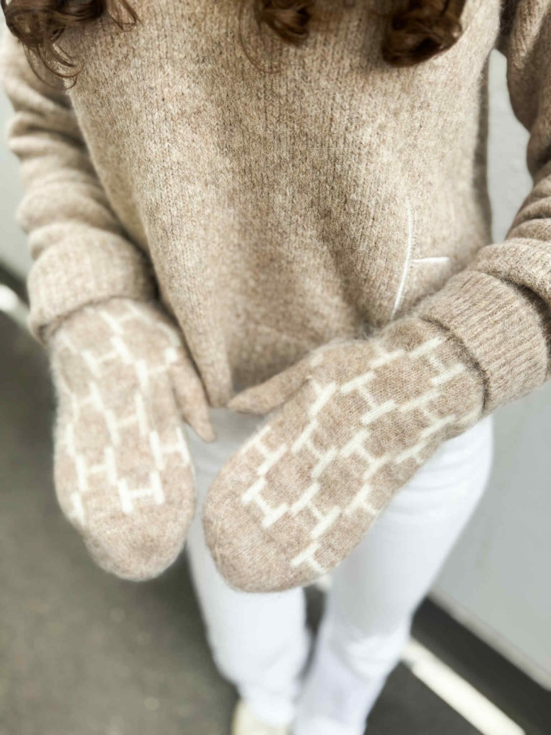 HÈST Gera Mittens Light Brown Melange