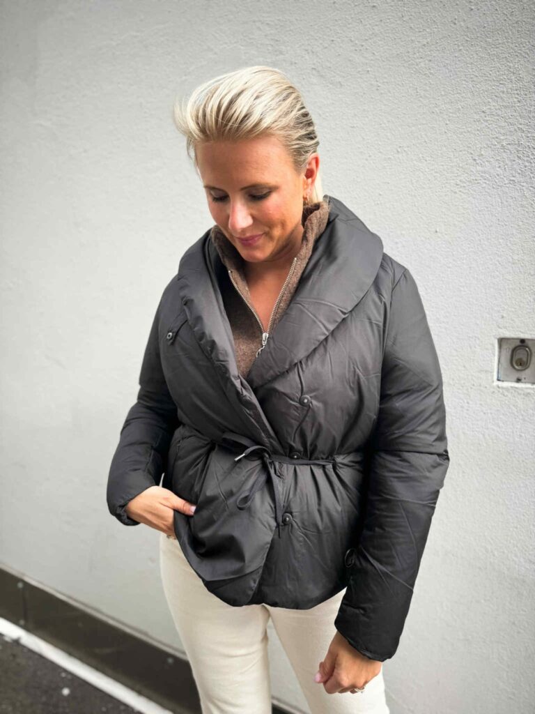 Hèst Veda Jacket Jet Black