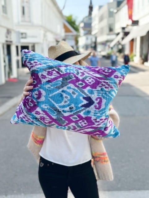 LES-OTTOMANS Silk Velvet Cushion Gold Square