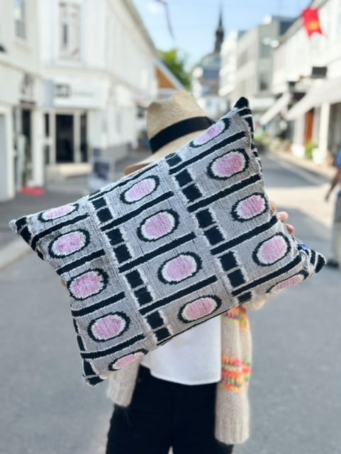 LES-OTTOMANS Silk Velvet Cushion Grey/Pink