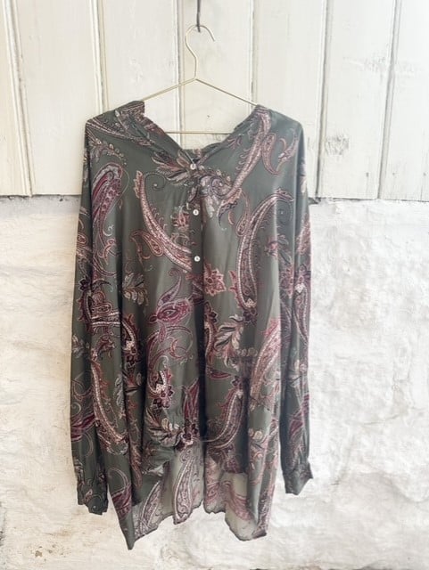Linnea Blouse Oversize Army Paisley