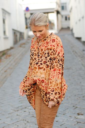 Linnea Blouse Oversize Dark Beige Leo