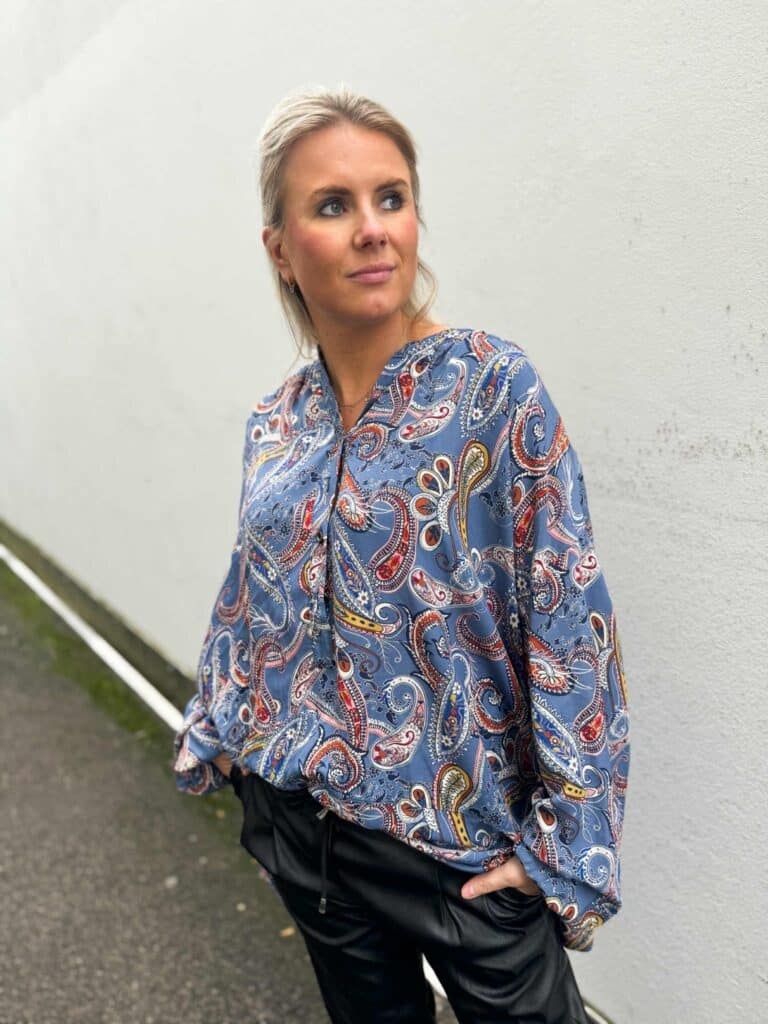 Linnea Oversize Blouse Blue Paisley