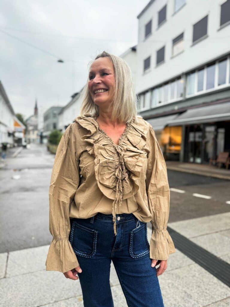 Love Forever Nellie Volangbluse Camel