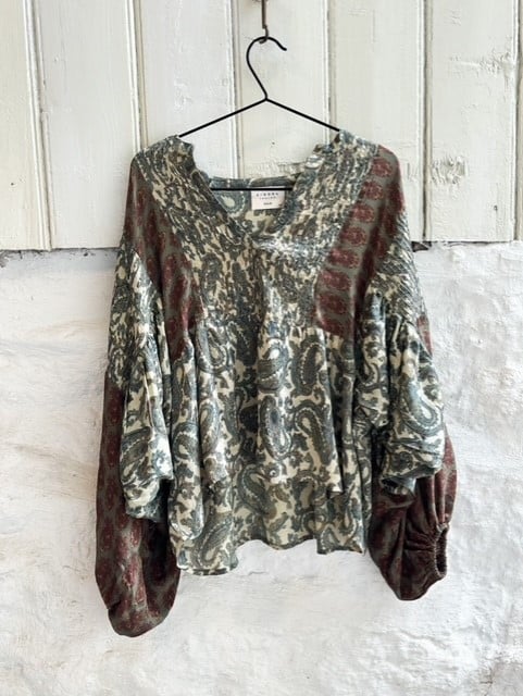Sissel Edelbo Bibi Balloon Silk Top Green Paisley