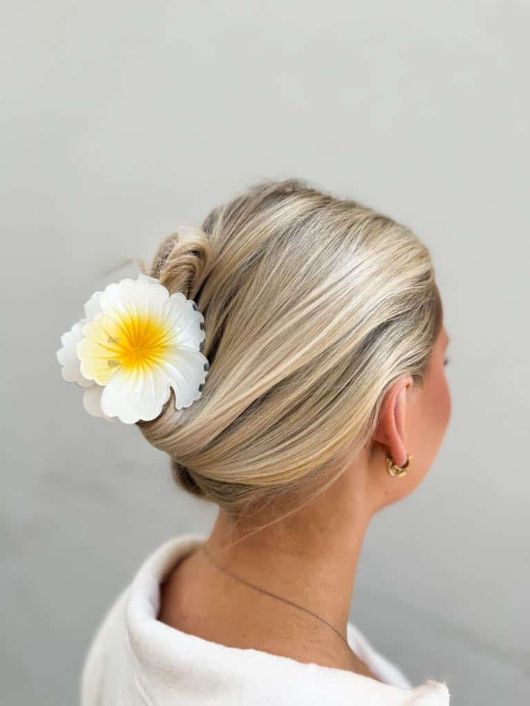 Sui Ava Hawaii Flower Big White