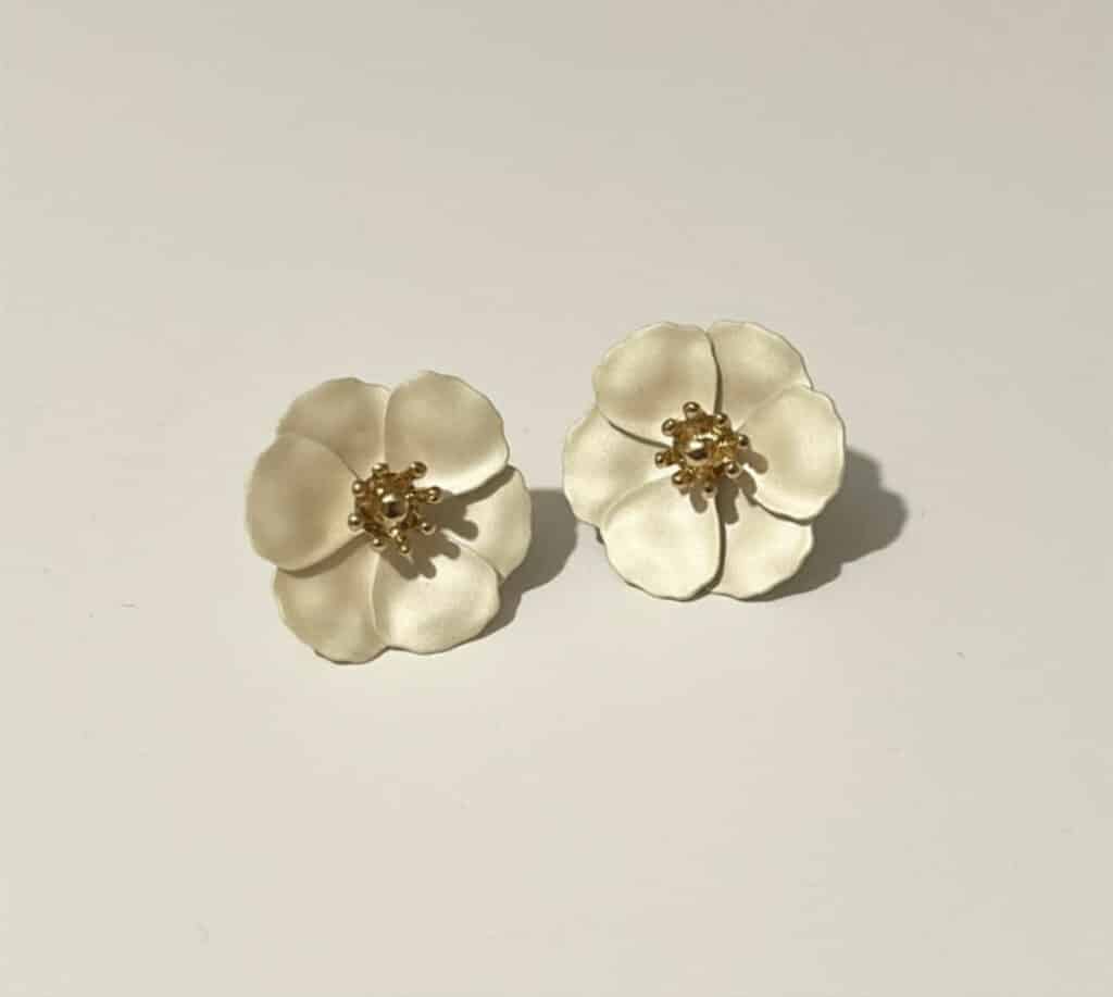 Bow19 Flower Small Earrings Light B. Yellow