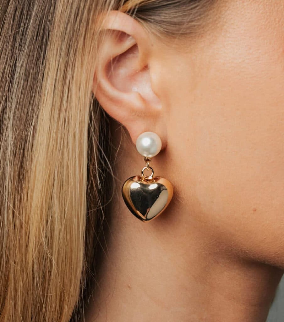 Bow19 Pearls Heart Gold Earring