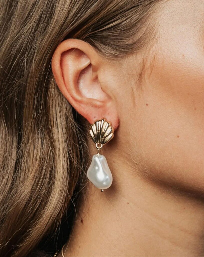 Bow19 Shell Pearl Earring Gold