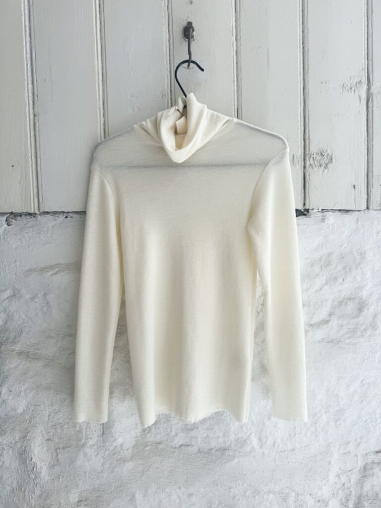By Basic Roll Neck Raw White