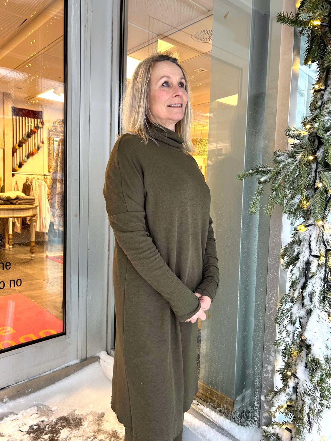 By Basics Dress Loose W/Roll Neck Dark Olive