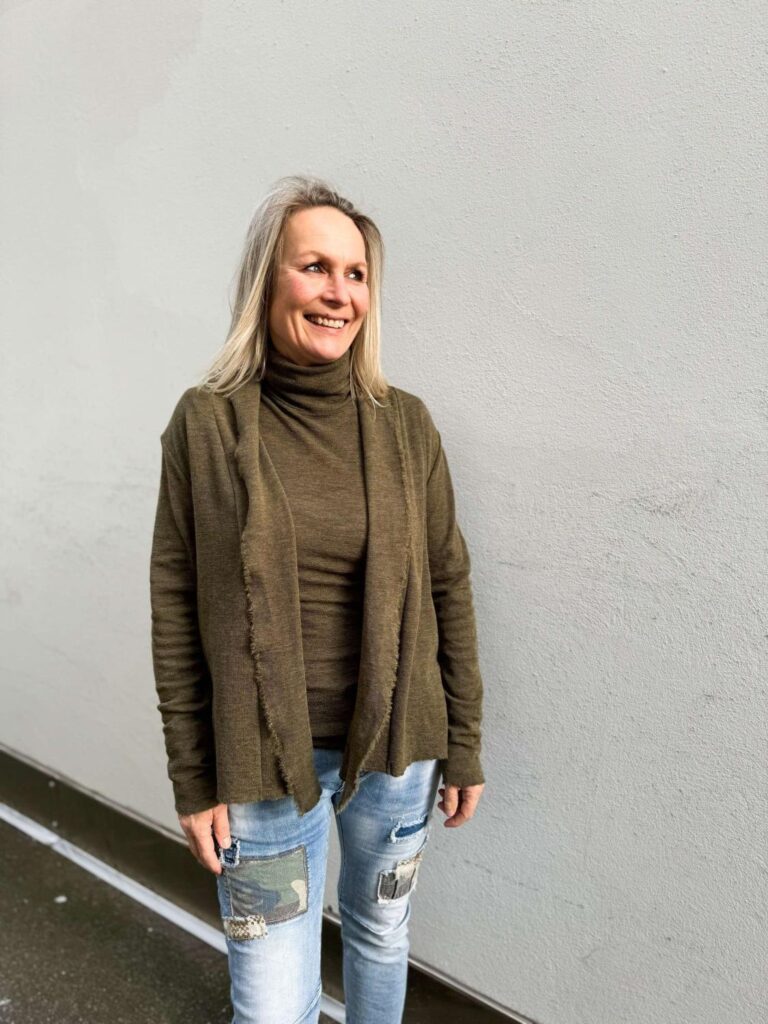 By Basics Short Cardigan Capers Melange