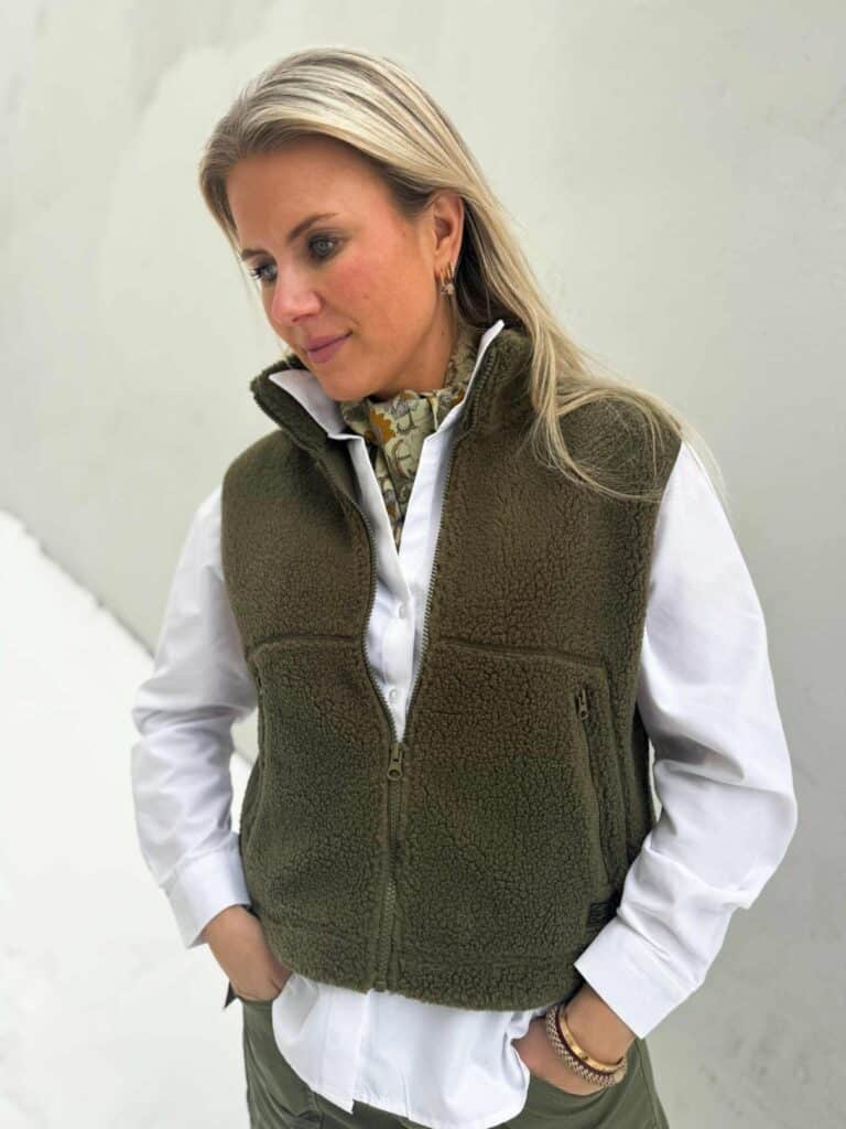 Noisy May Short Teddy Vest Kalamata