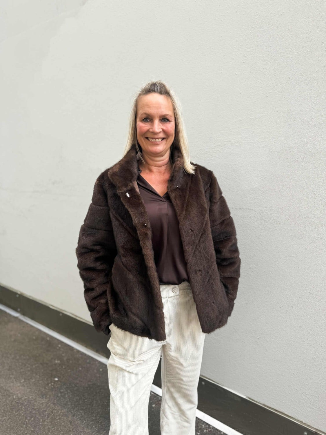 Noma Sonja Kort Fuskepels Jakke Brun