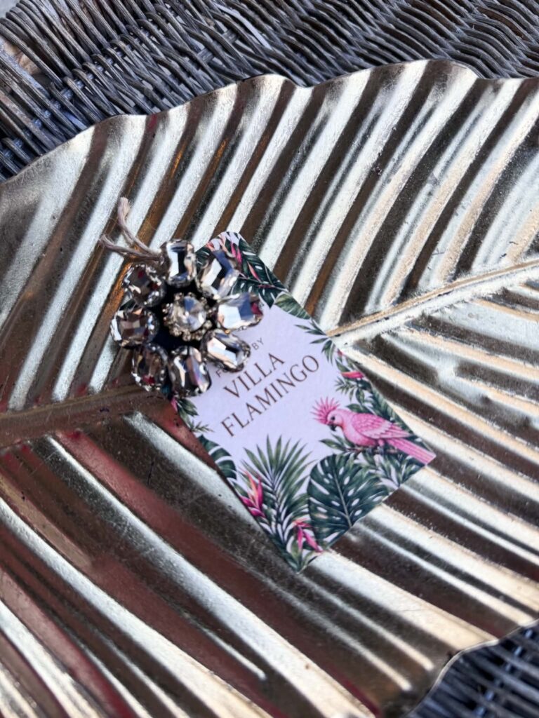 Found By Villa Flamingo Brosje Flower
