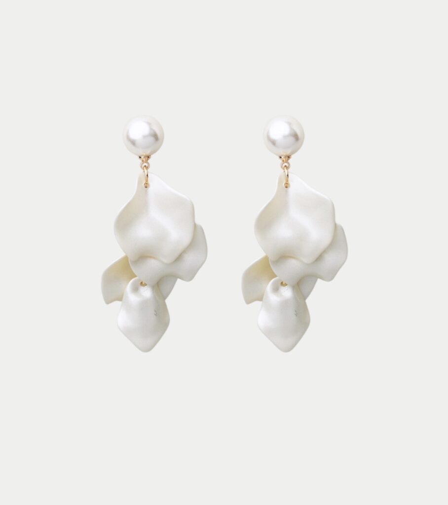 Bow19 Pearl Leaf Earring White