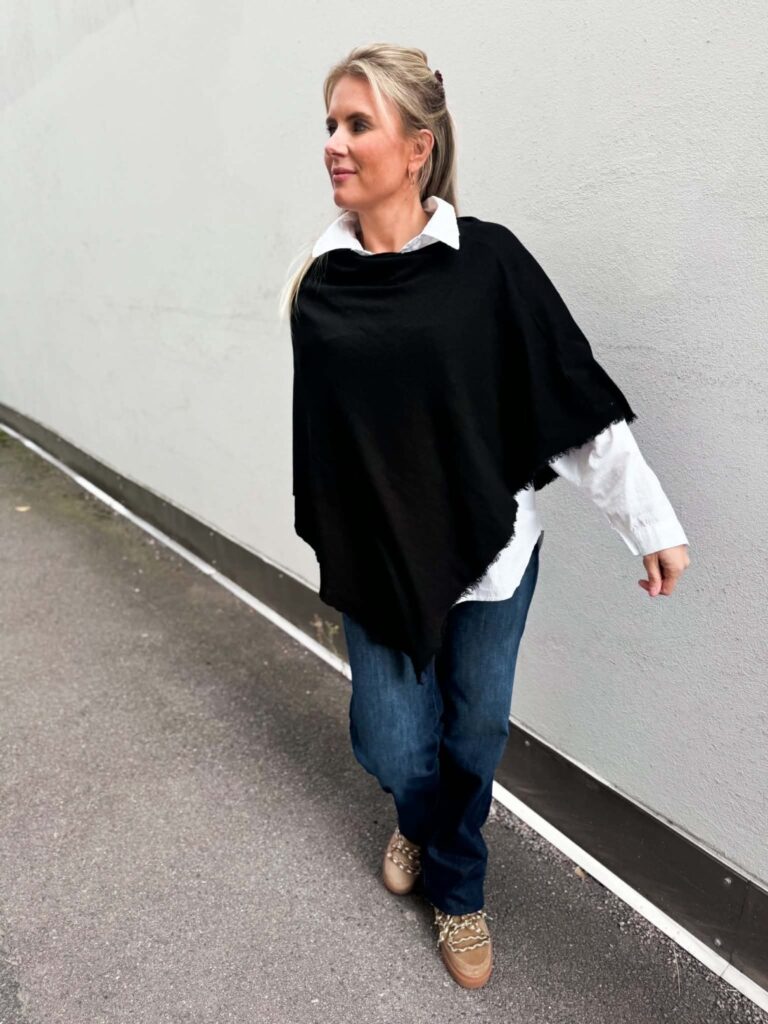 By Basics Poncho 1001 Black