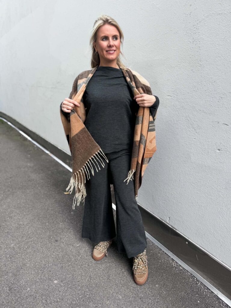 Noma Inka Poncho Kamel/Creme/Blå